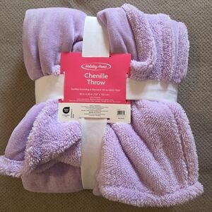 New Holiday Home® Chenille Throw Blanket 50" x 60" - Solid Light Purple. Soft!
